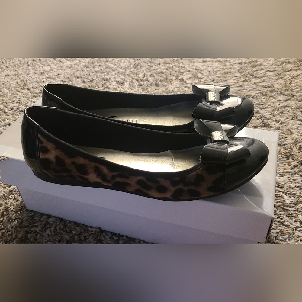 Leopard Print Women's Flats Size 6 1/2 with Black Bow - Picture 3 of 8